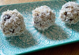 Banana & Coconut bliss balls
